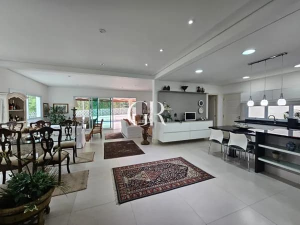 Casa em Santana de Parnaíba - Alphaville