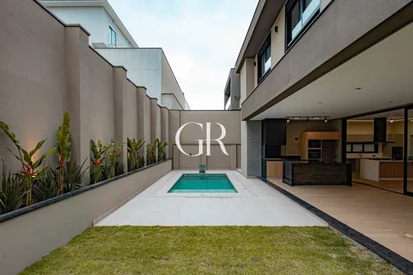 Casa em Santana de Parnaíba - Alphaville