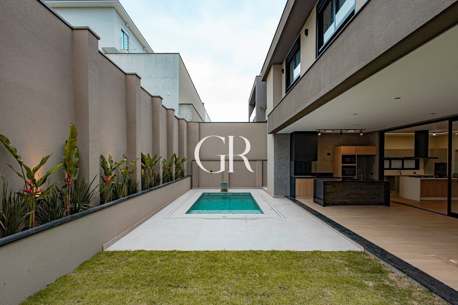 Casa em Santana de Parnaíba - Alphaville
