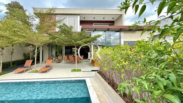 🏡 Esquina Totalmente Mobiliada | 440m² | 4 Suítes | Aquecimento Solar | Piscina + Sauna + Solarium