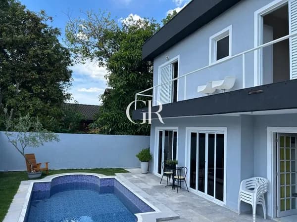 Casa em Santana de Parnaíba - Alphaville
