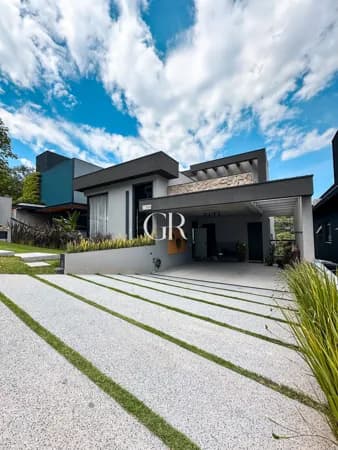 🏡 Alphasítio | 437m² Terreno | 335m² Construídos | 4 Dormitórios (3 Suítes) | Vista Permanente para Reserva | Rua sem Saída
