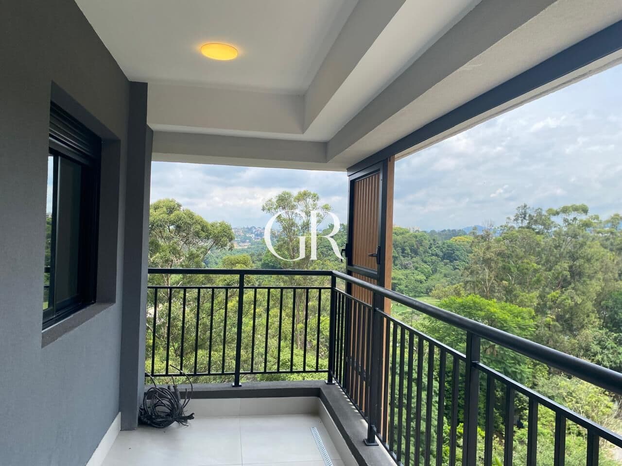 🏢 Apartamento | 94m² | 5º Andar | 3 Suítes | Aquecimento a Gás | Depósito no Andar