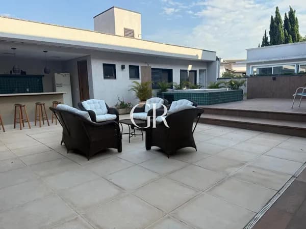 Casa em Santana de Parnaíba - Alphaville