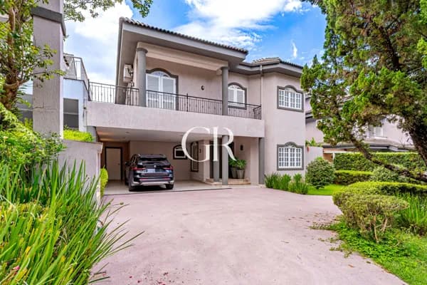 🏛️ Casa 18 do Forte – 411m² com Arquitetura Neoclássica, 4 Suítes e Hidromassagem