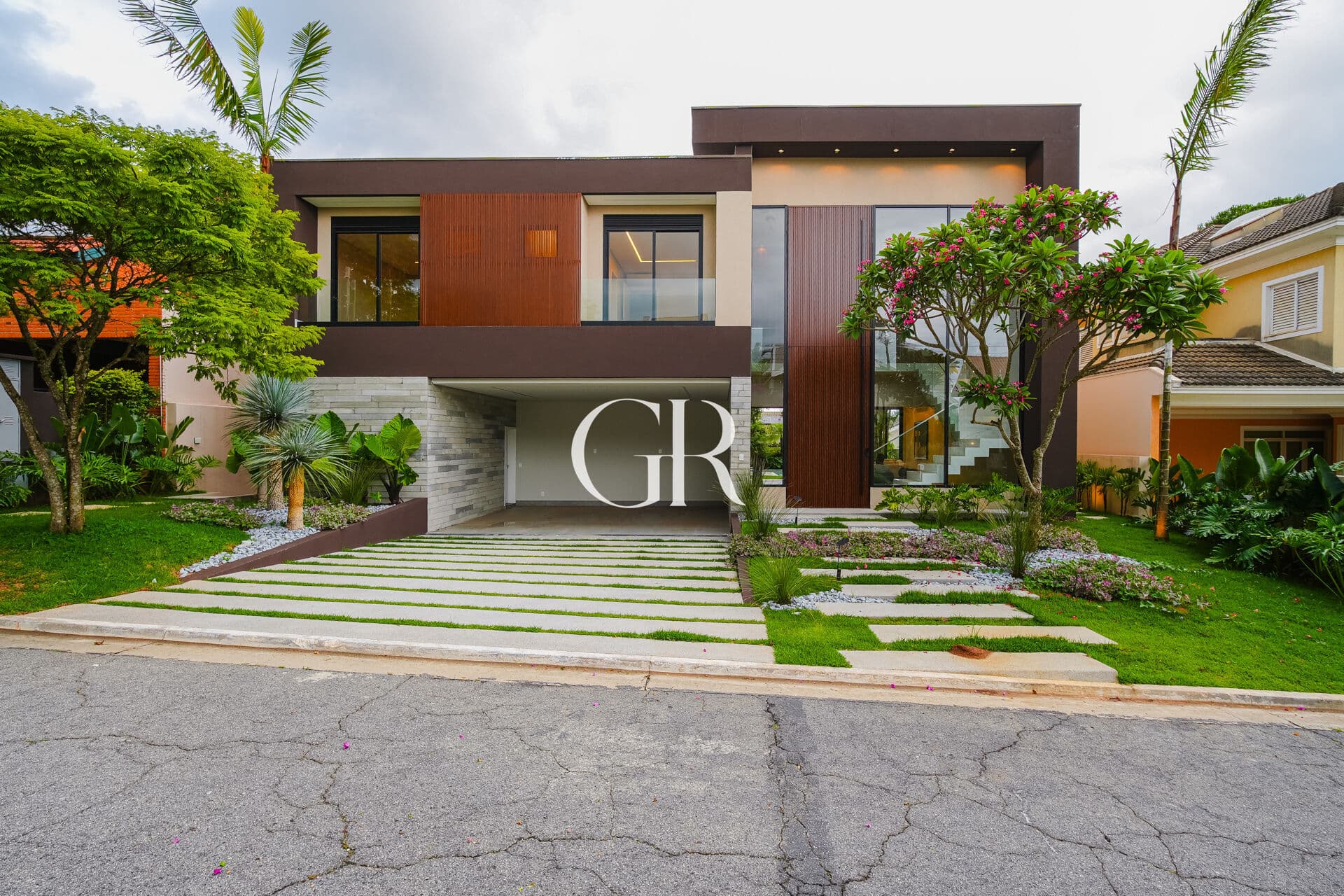 🏡 Casa de Luxo| 465m² | 4 Suítes | Pé-Direito 8m | SPA com Jacuzzi 7 Pessoas | Projeto SA Design + Sidnei Harada