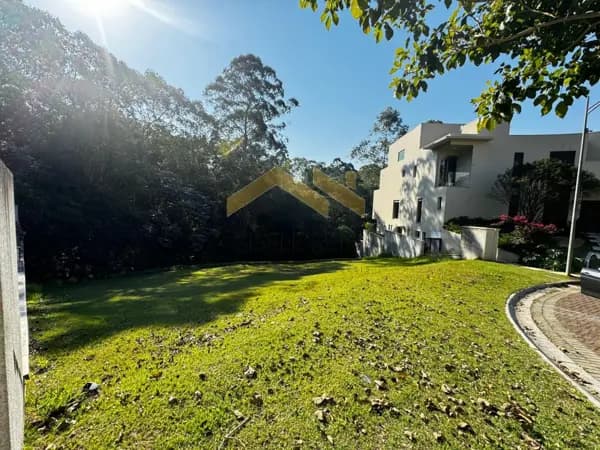 Terreno à venda no bairro Tamboré em Santana de Parnaíba/SP