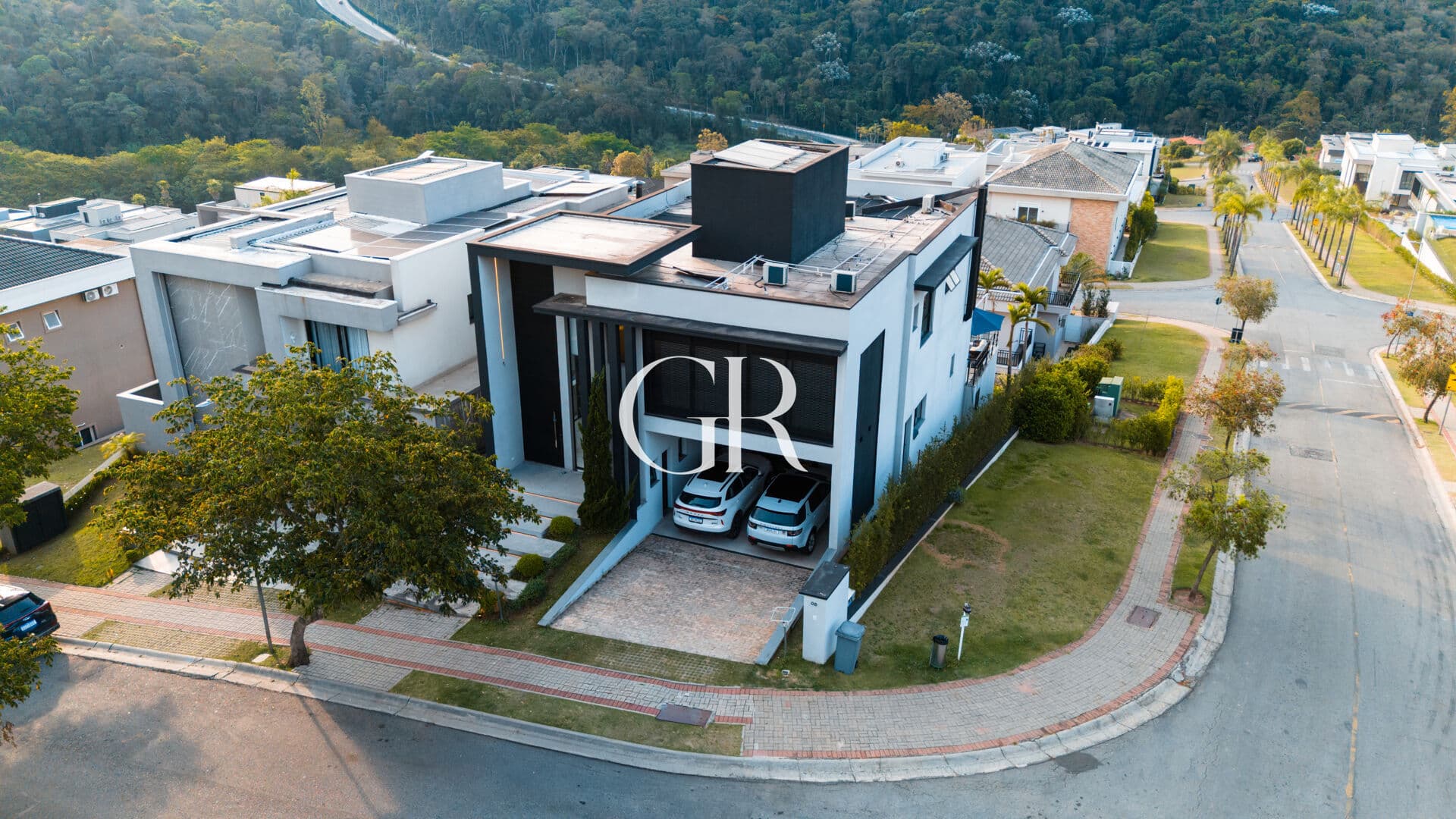 🏡 Residencial Itahyê – Casa Campina 08 | 442m² Terreno | 347m² Construídos | 4 Suítes | Mobiliada | Casa de Esquina