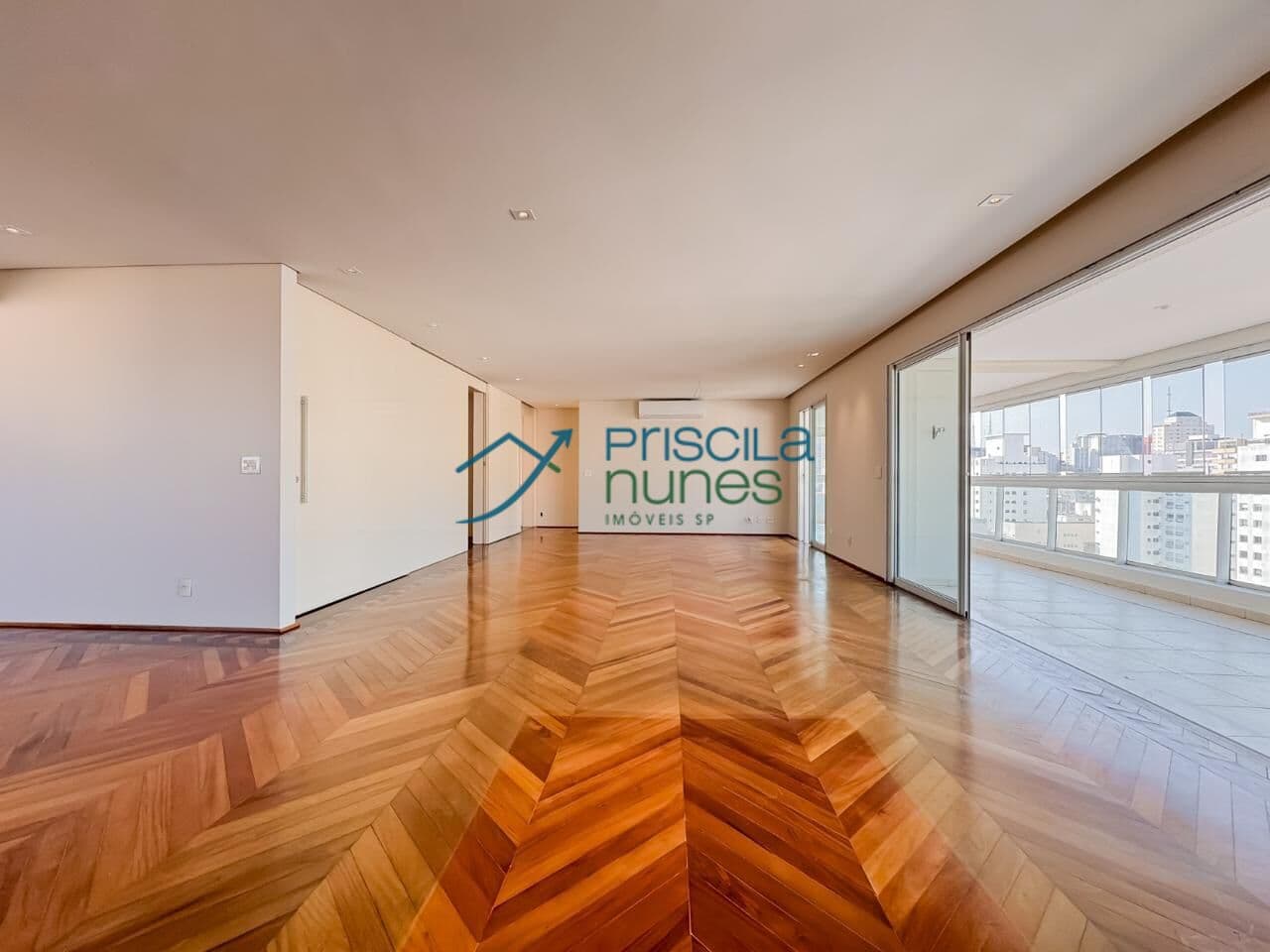 Apartamento Jardim Paulista 3 suítes em Andar Alto Reformado