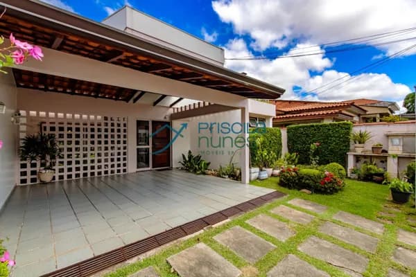 Casa Alto Padrão 360 metros de área 4 dormitórios sendo 1 suíte