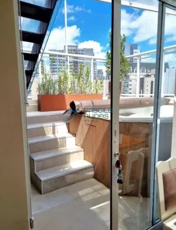 Cobertura em Vila Olímpia com 163m² Impecável
