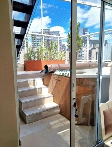 Cobertura em Vila Olímpia com 163m² Impecável