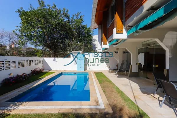 Casa Sumaré com 3 quartos, sendo 1 suíte, 359m²