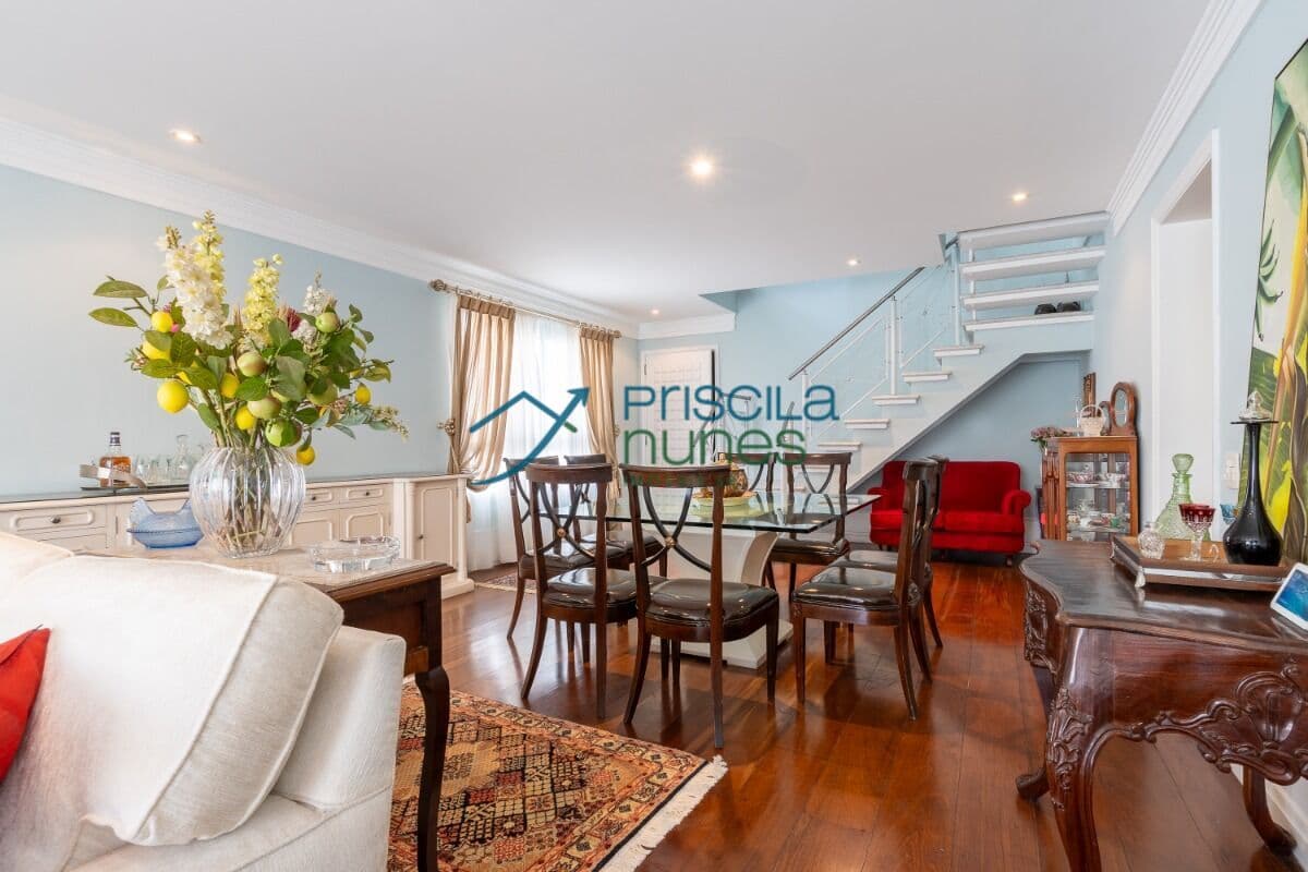 Duplex Moema Passáros com 5 quartos, sendo 3 suítes, 288m²