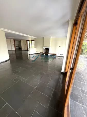Casa em Rua Fechada