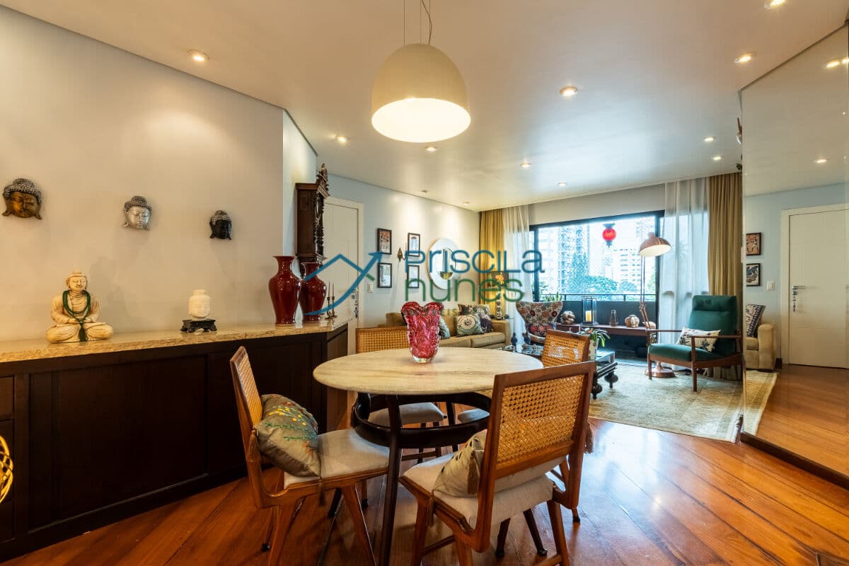 Apartamento Moema com 4 quartos, sendo 3 suítes, 141m²