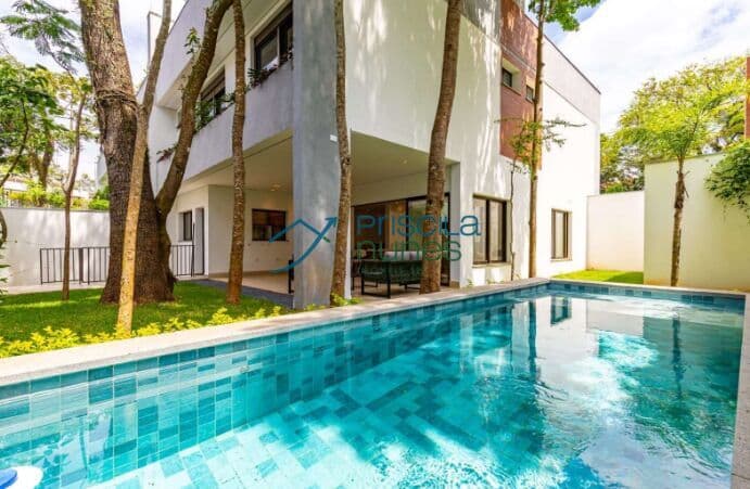 Casa Reformada, com 4 suítes, no Jardim dos Estados