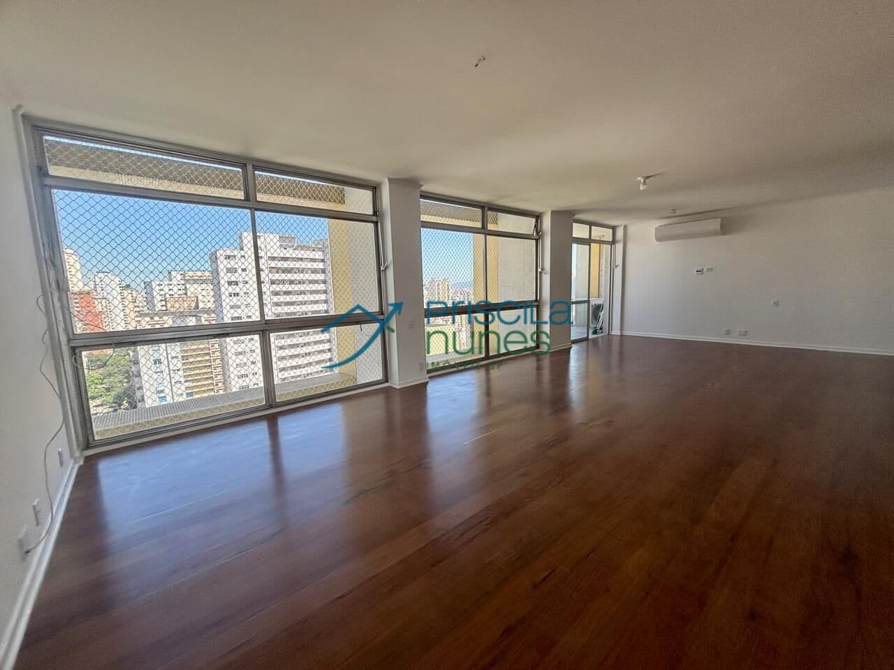 Higienópolis | 291 m² | 5 dormitórios | 3 vagas | Totalmente reformado