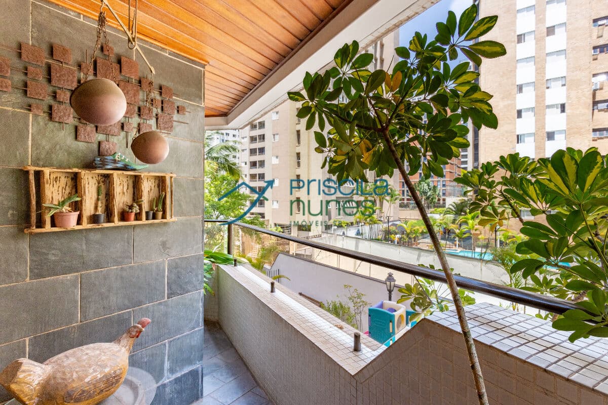Apartamento Vila Nova Conceição com 3 quartos, sendo 1 suíte, 141m²