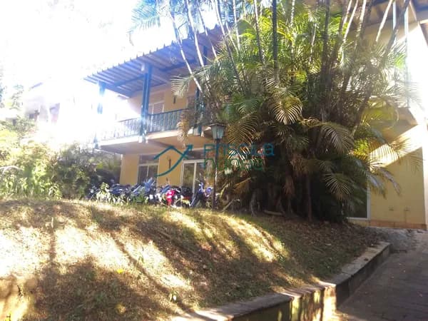 Casa SobradoJardim Leonor 748 m2 AT 4/2 suítes piscina, p/ reforma total.