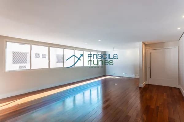 175m² com 2 vagas livres na parte alta da Pedroso Alvarenga
