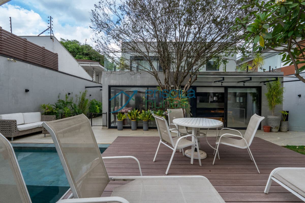 Casa Alto de Pinheiros com 4 quartos, sendo 4 suítes, 344m²
