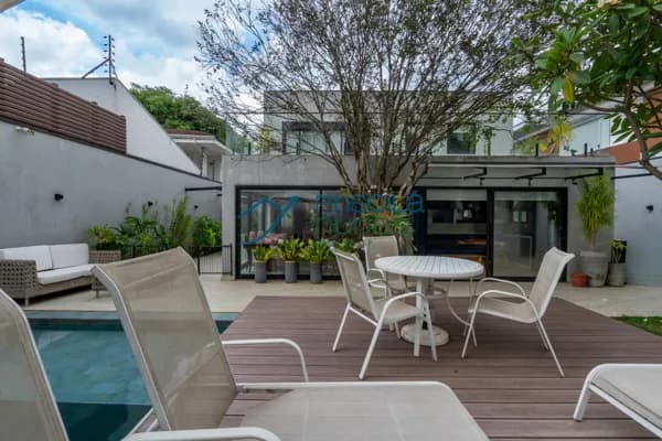 Casa Alto de Pinheiros com 4 quartos, sendo 4 suítes, 344m²