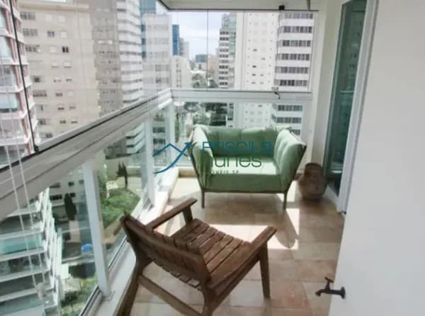Apartamento Paraíso Andar Alto com Varanda e Vista