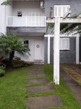 Sobrado Padrão para Venda em Hípica Porto Alegre-RS
