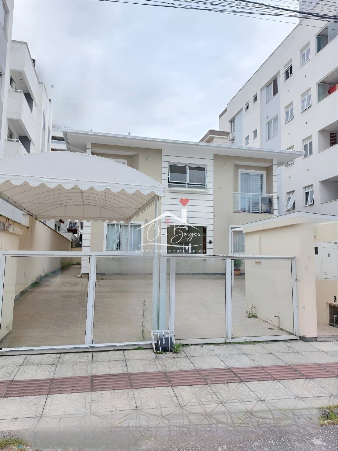 Apartamento sem taxa de condomínio no bairro Pagani, Palhoça/SC