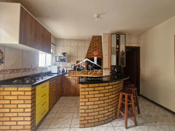 Casa no Bairro Madri com 03 dormitórios, sendo 01 suíte, Palhoça/SC