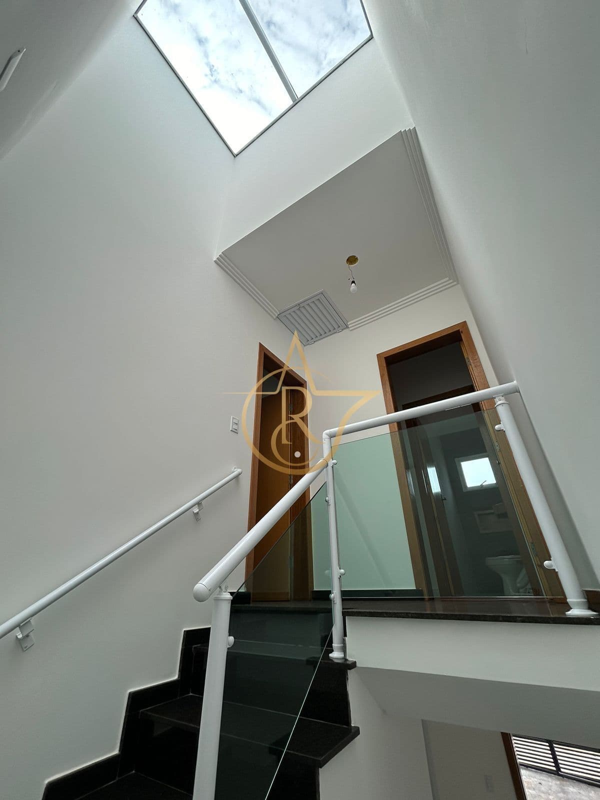 SOBRADO COM 2 SUITES E 2 VAGAS NA VILA CAMILOPOLIS !!!