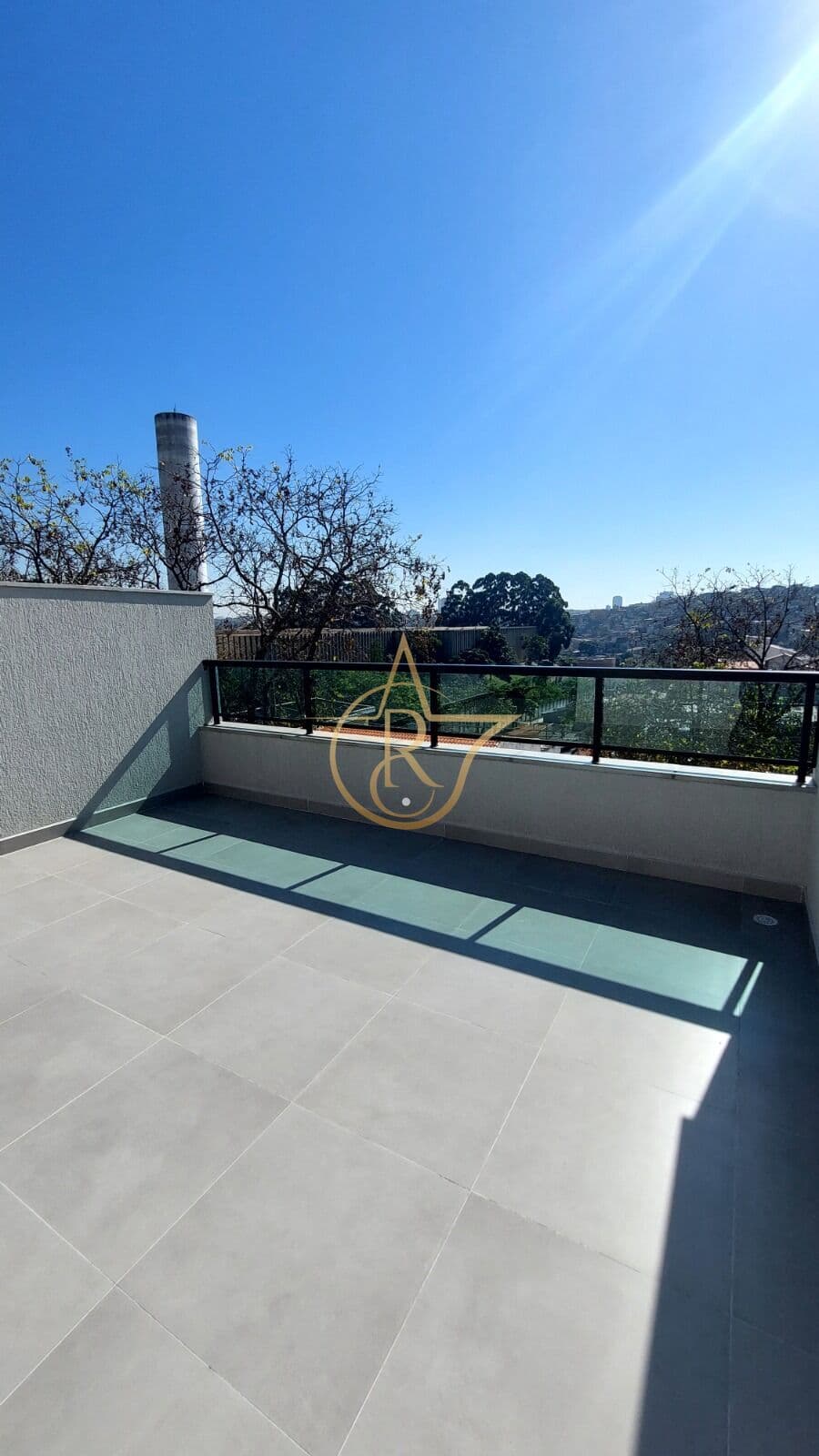 COBERTURA SEM CONDOMINIO COM ELEVADOR NO JD UTINGA!!!