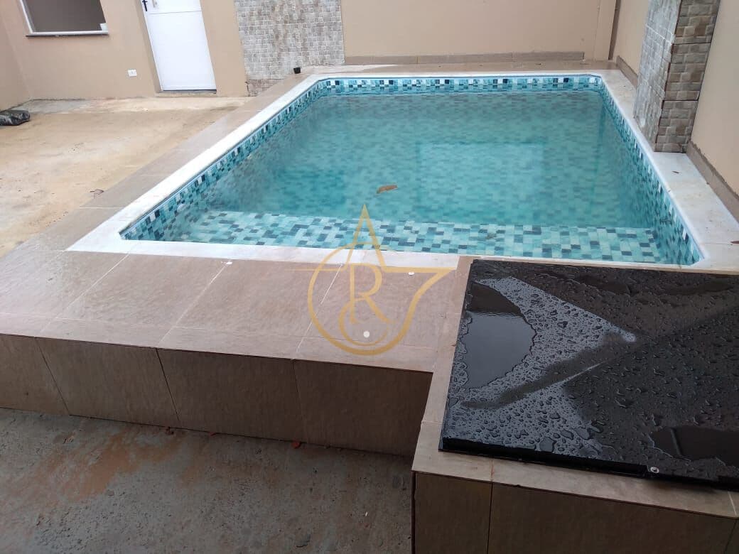 CASA TÉRREA EM BOITUVA - 2 SUITES, 2 VAGAS, ÁREA GOURMET COM CHURRASQUEIRA E PISCINA!!!