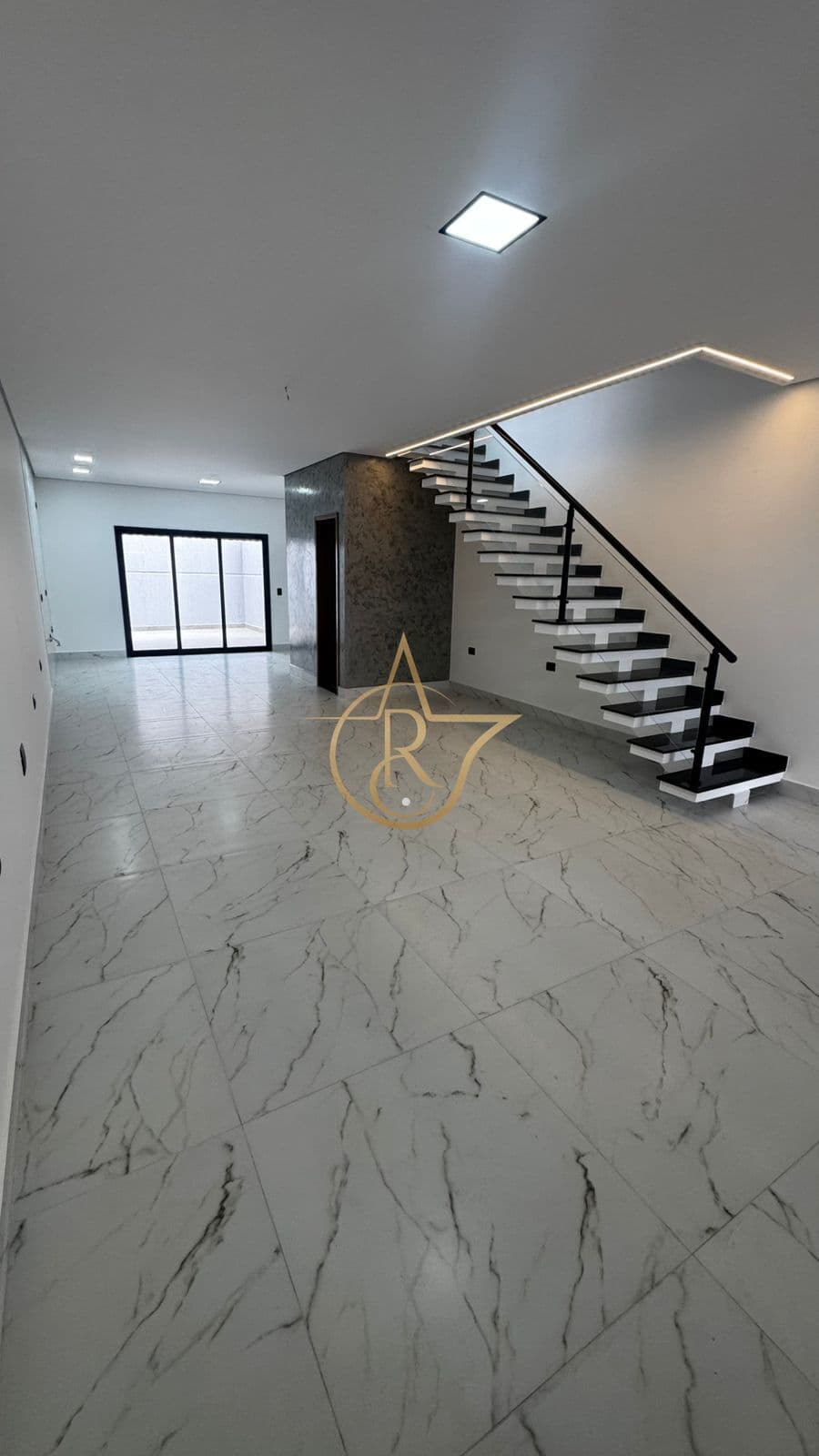 SOBRADO ALTO PADRÃO NO PQ DAS NAÇÕES – 3 DOMITORIOS (1 SUITE), ÁREA GOURMET E 4 VAGAS!!!