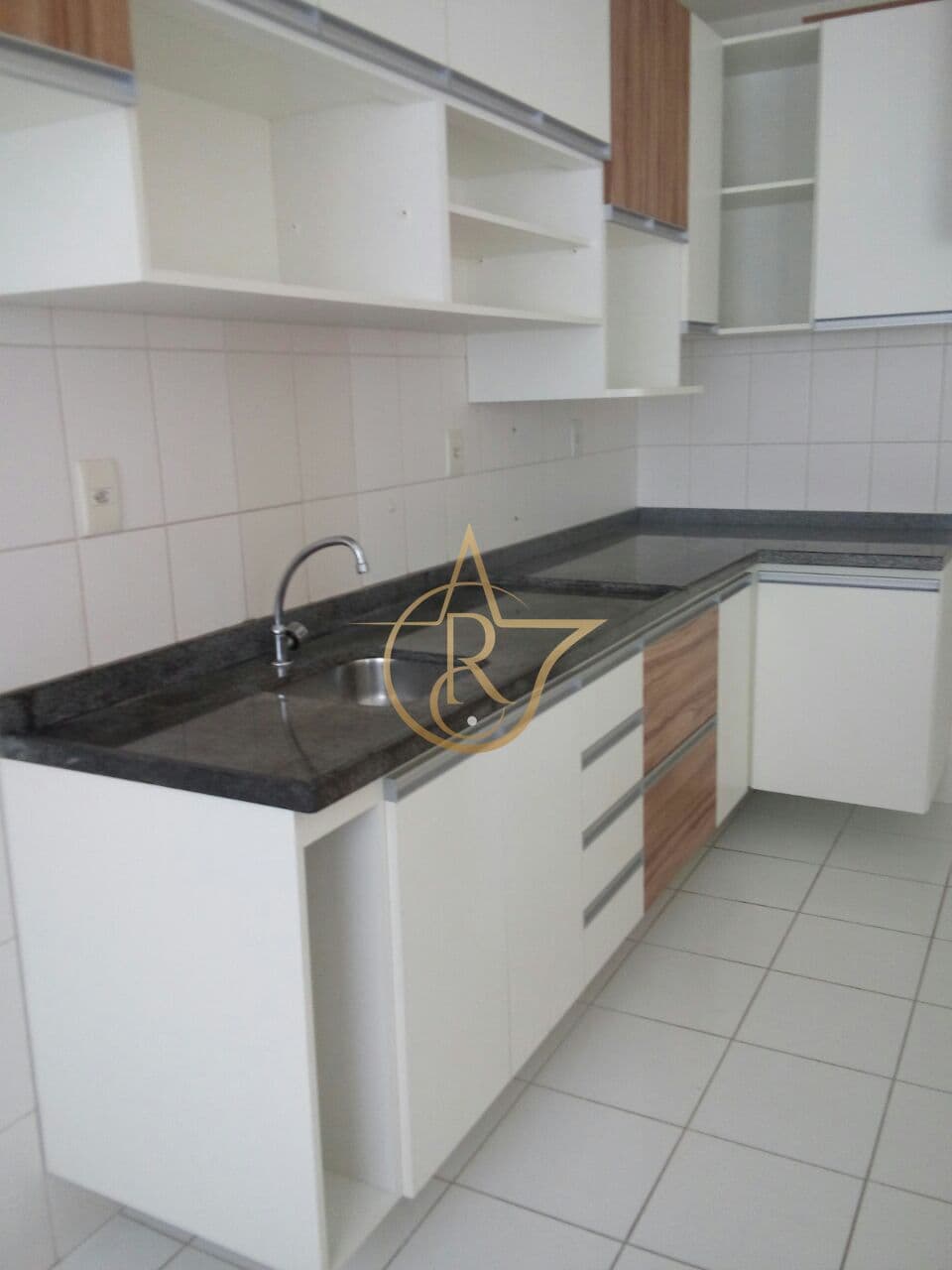 Apartamento de 55m², semi-mobiliado por apenas R$ 319 MIL!