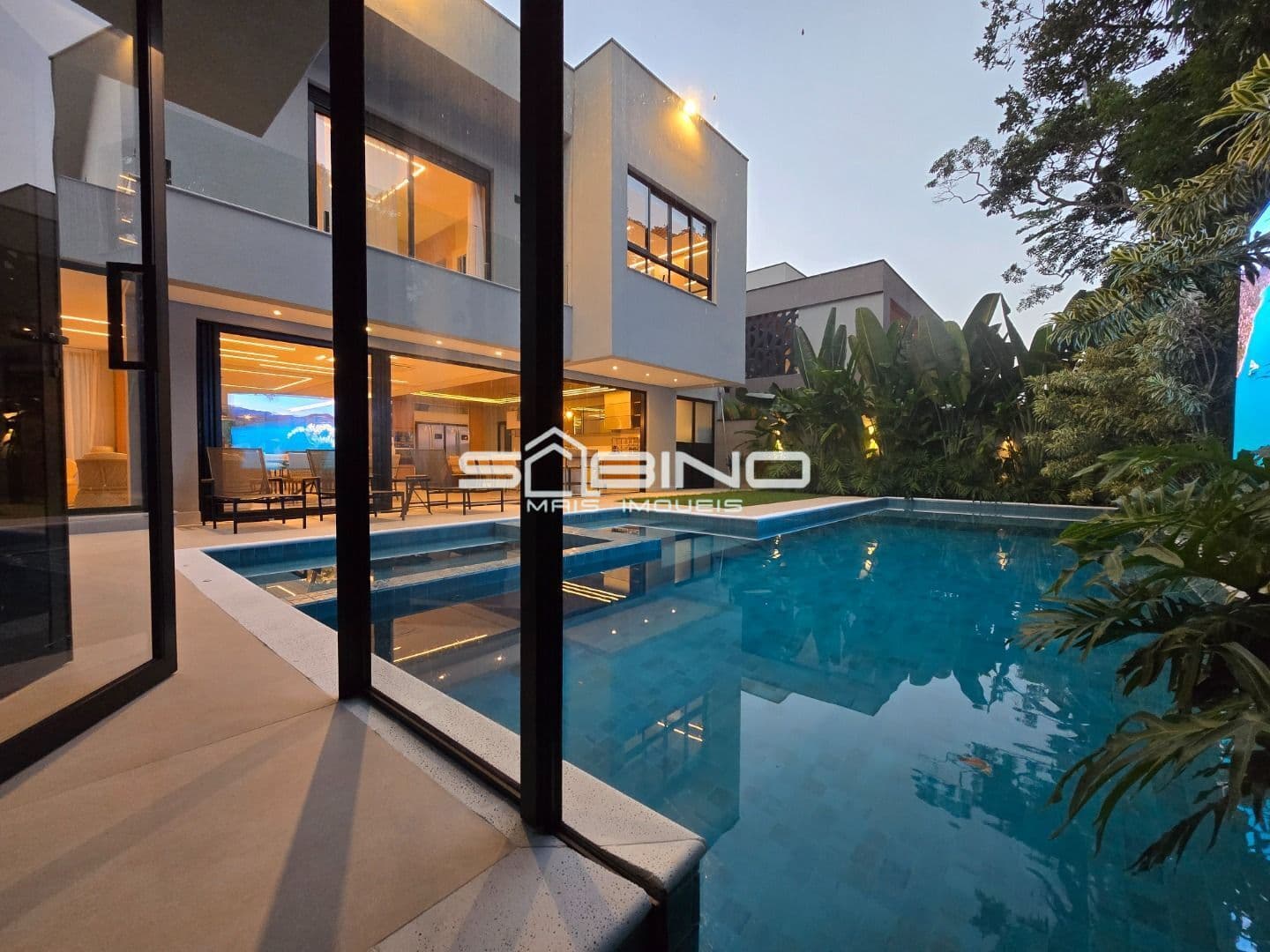 Casa Nova à venda no Módulo 15, com 7 Suítes sendo Uma Master, com 506m² de área útil, 6 vagas - Riviera de São Lourenço - Bertioga SP
