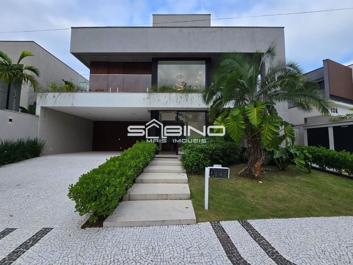 Imobiliária na Riviera de São Lourenço, Casa à venda no Módulo 16, com 5 Suítes, 385m² de área útil, 4 vagas