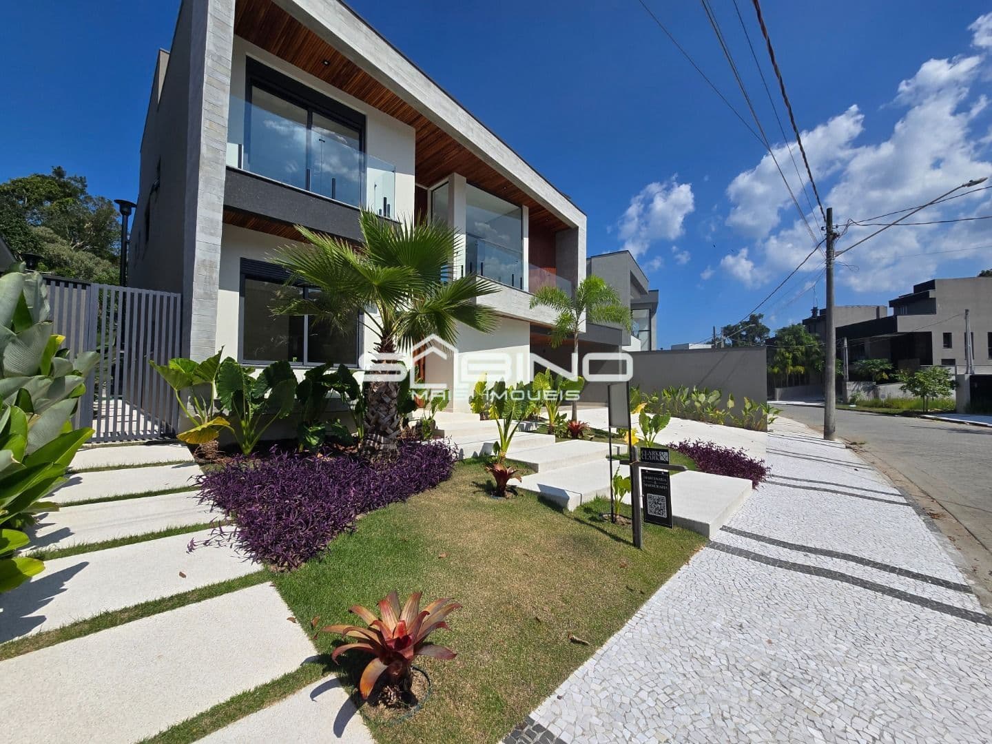 Imobiliária na Riviera de São Lourenço, Casa à Venda no Módulo 16, com suítes 369,80m² de área útil, 4 vagas
