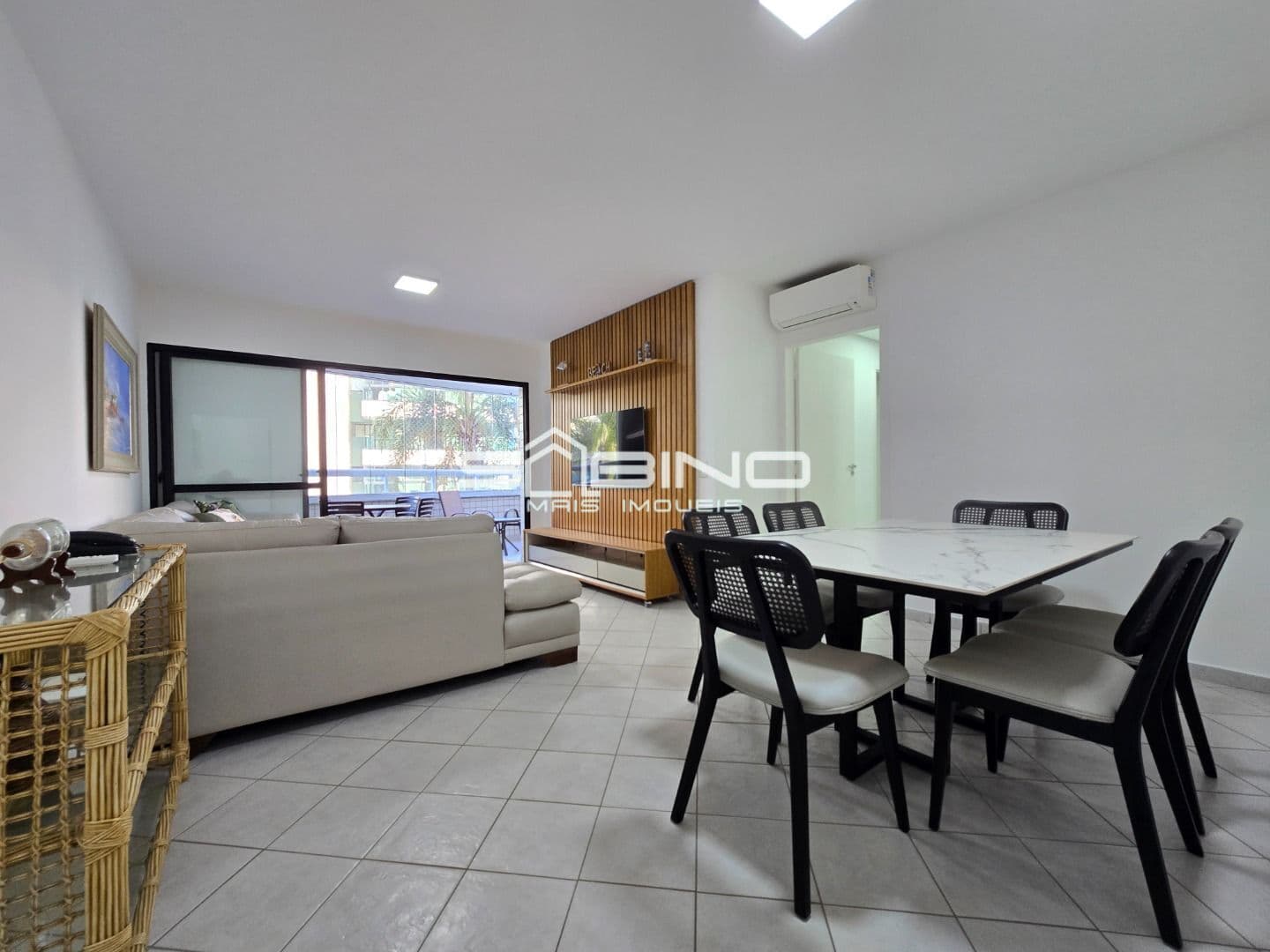 Imobiliária na Riviera de São Lourenço, Apartamento à Venda no Edifício Jamaica, com 3 dormitórios 1 suíte 102m²