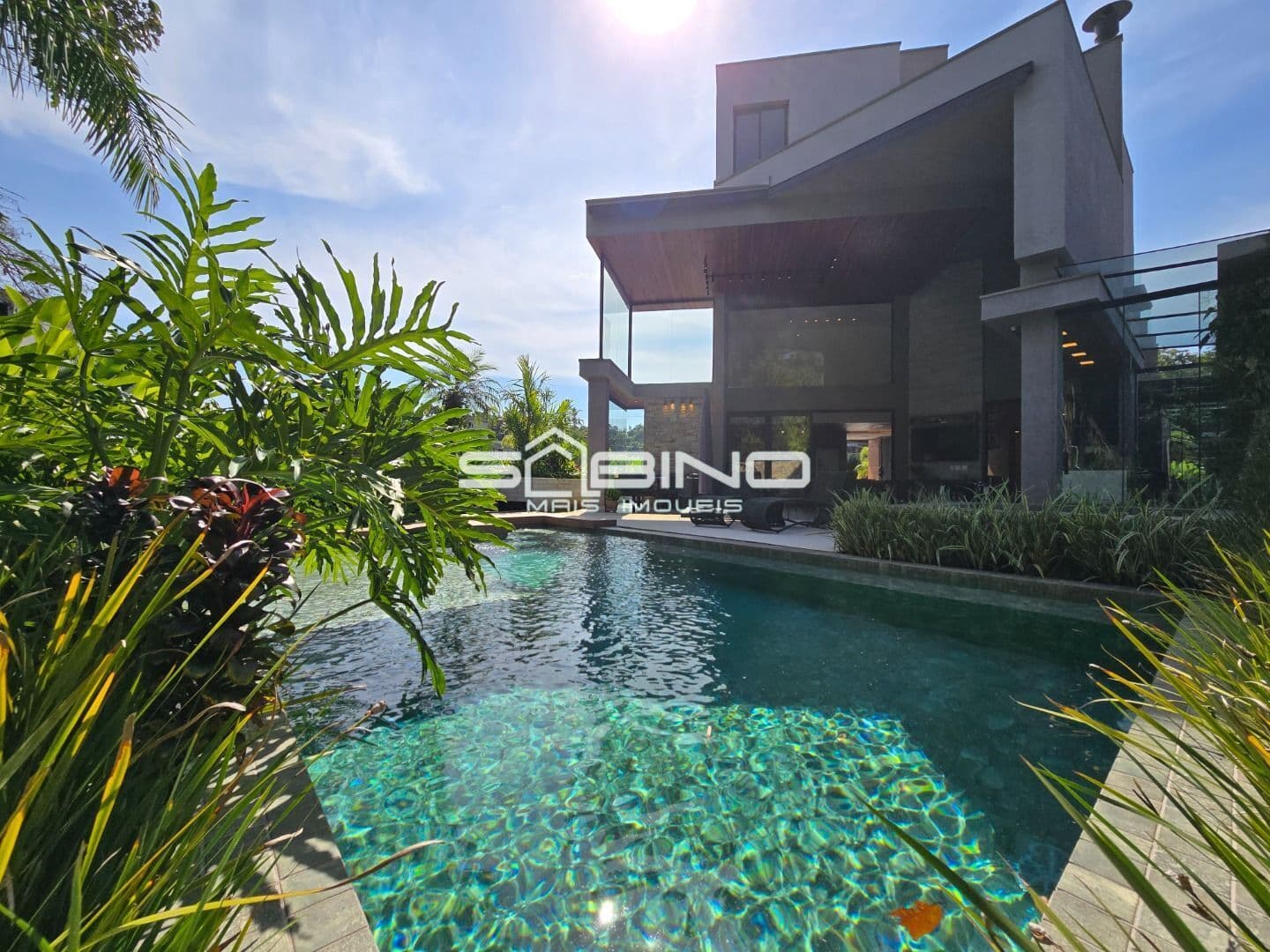 Imobiliária na Riviera de São Lourenço, Casa à venda no Módulo 16, com 5 Suítes 620m² de área útil