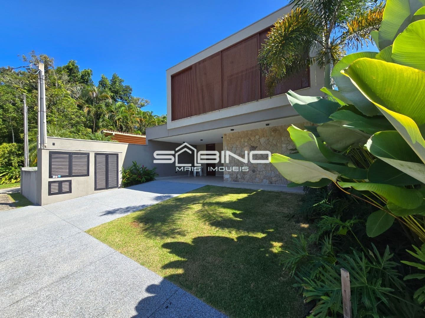 Imobiliária na Riviera de São Lourenço, Casa à Venda no módulo 22, com 4 Suítes 355m² de área útil