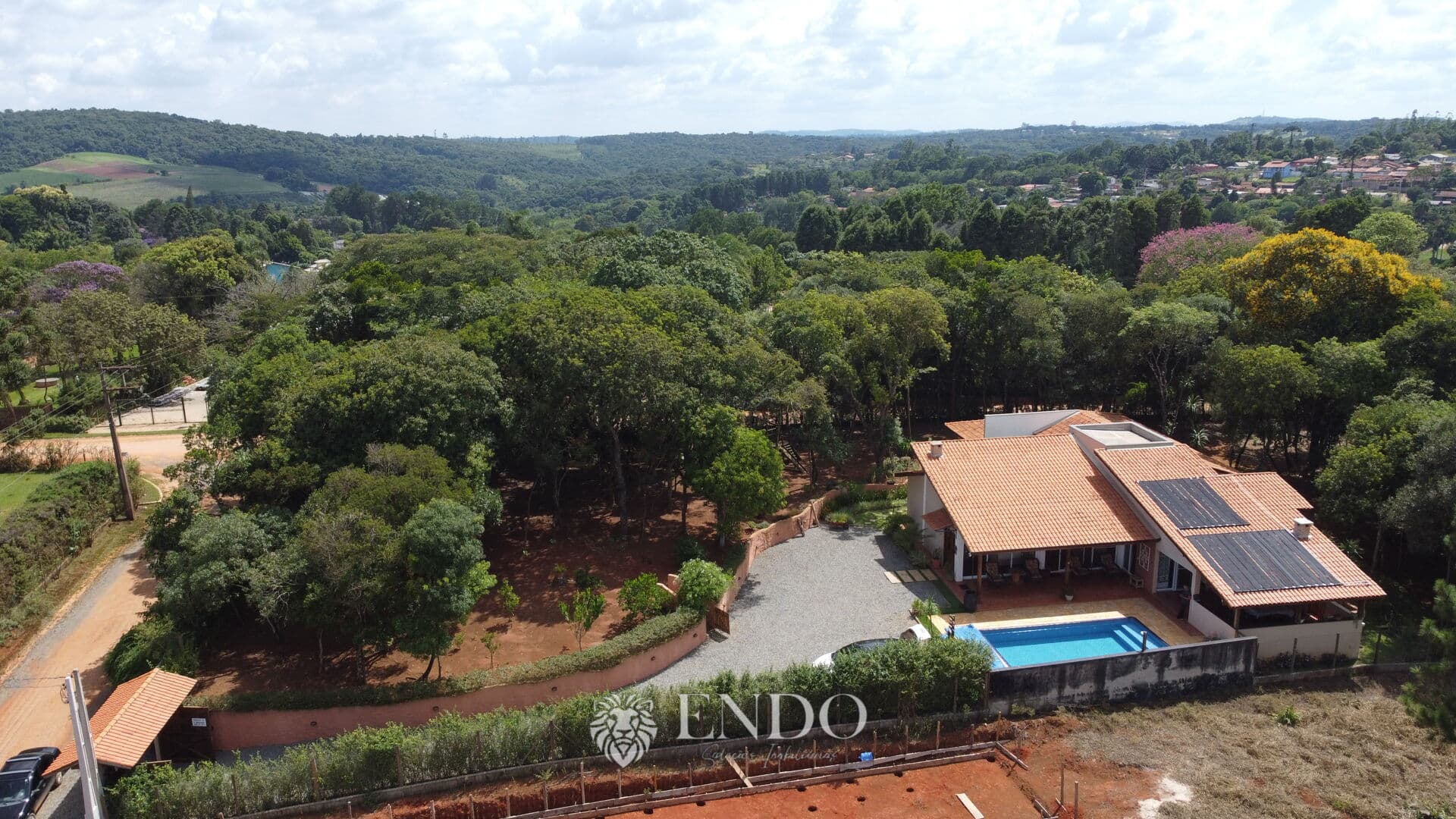 Linda Chácara em condomínio 2.500M² IBIÚNA