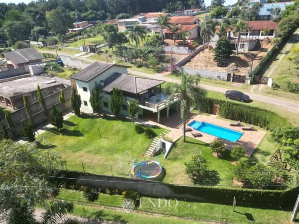 Casa de Campo em Condomínio Fechado em Ibiúna | 6 Dormitórios, Piscina e Área Gourmet