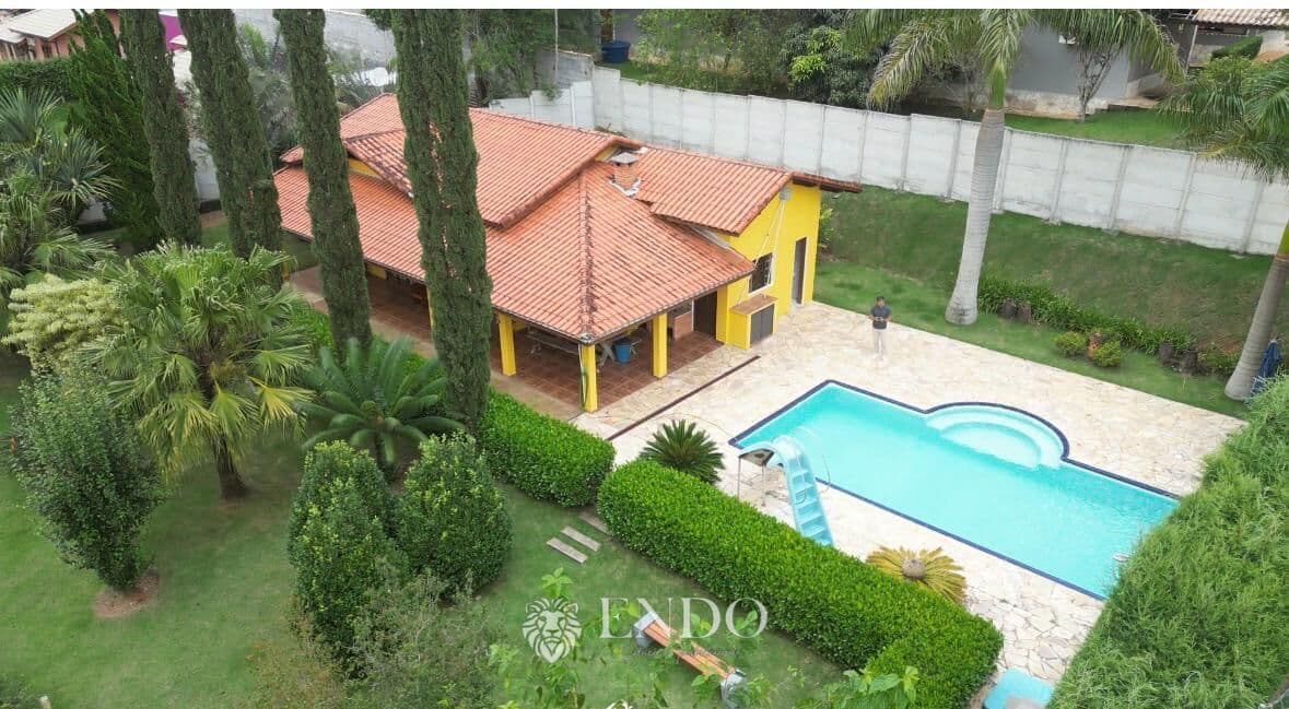 🏡 Chácara em Condomínio Fechado | Piscina, Espaço gourmet e lindo jardim