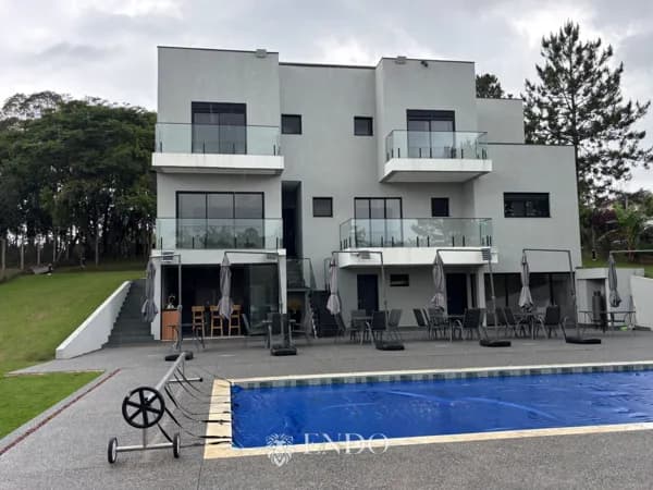 Chácara de Luxo no Condomínio West Lake | Vista deslumbrante para o Lago | Porteira Fechada – R$ 2,5 Milhões