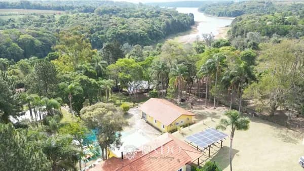 Linda Chácara em condomínio com acesso particular a represa