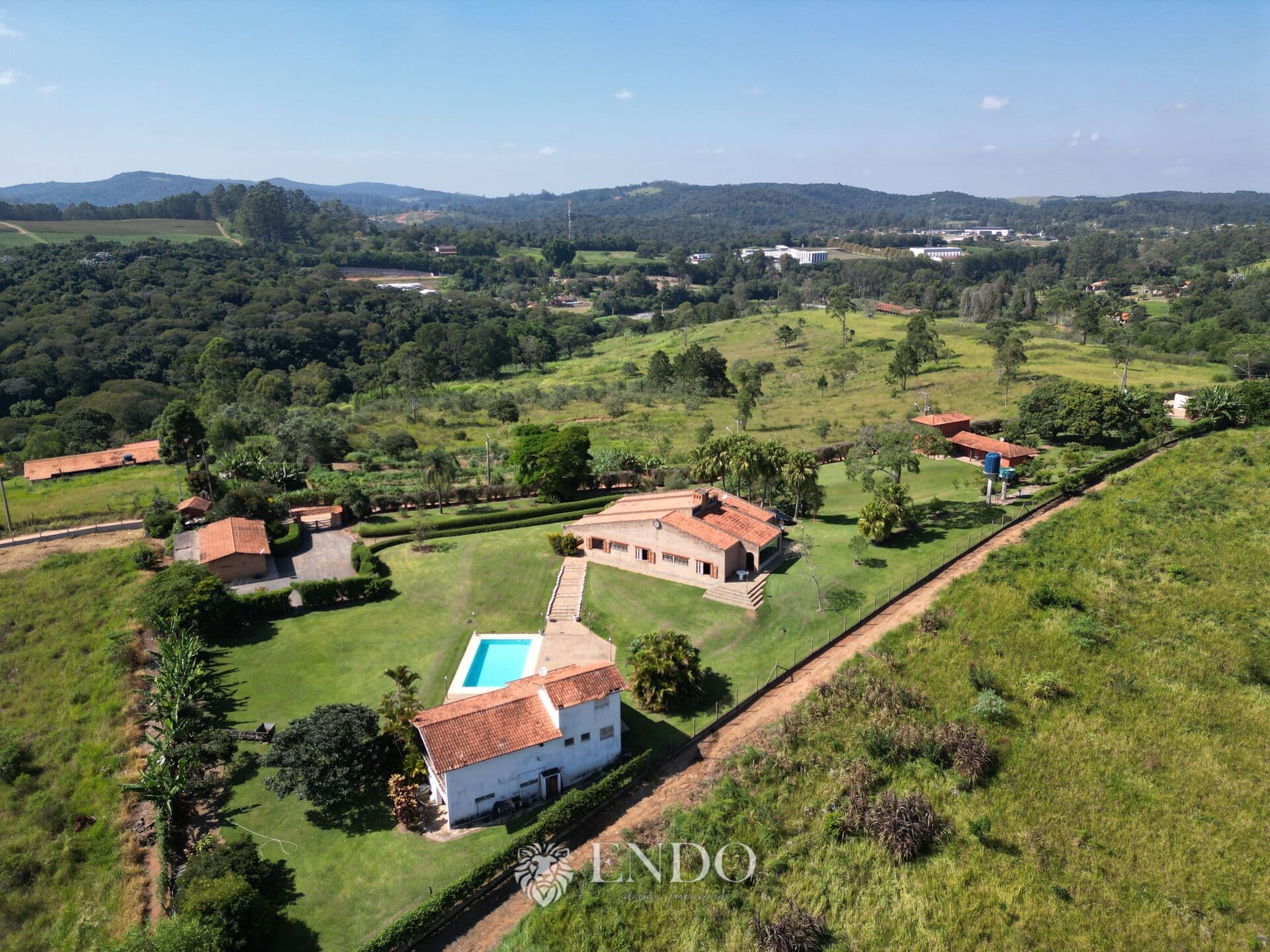 🏡 Chácara linda! Porteira Fechada em São Roque | 8.000 m² com Estrutura Completa e Lazer Premium