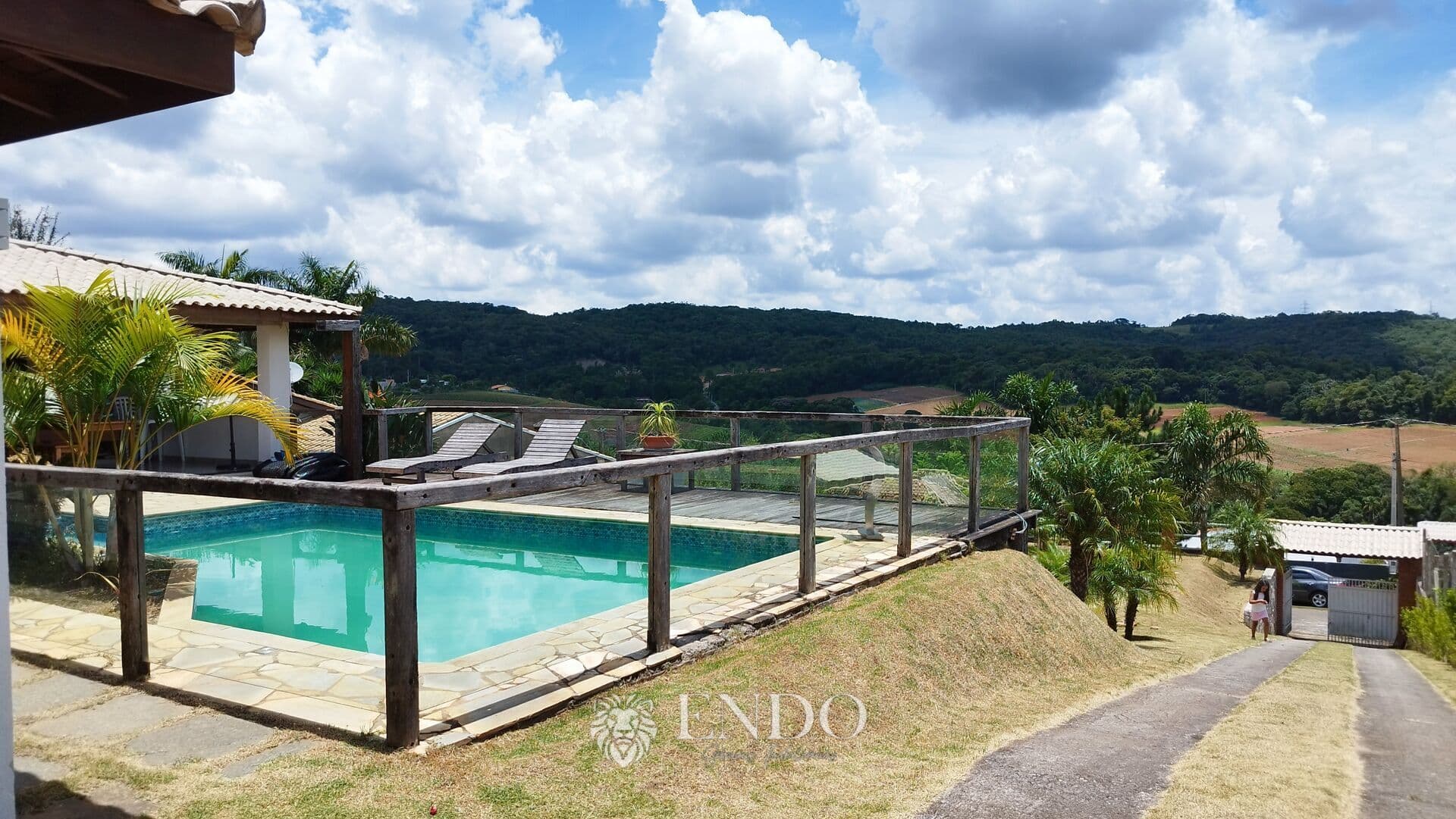 Linda Chácara em condomínio com vista de tirar o fôlego