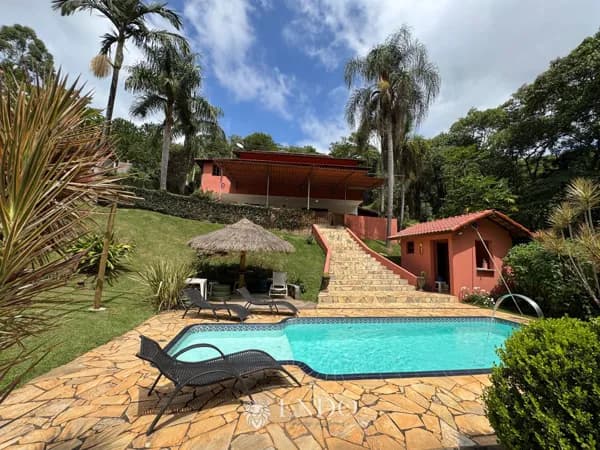 Chácara Completa em Condomínio Fechado em Ibiúna – 2 Casas, Piscina Aquecida e Energia Solar